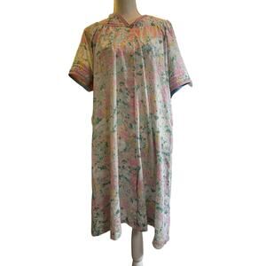 Vintage 70s Dressing Gown with Pearl Buttons Short Sleeves Quilted Neck Small
